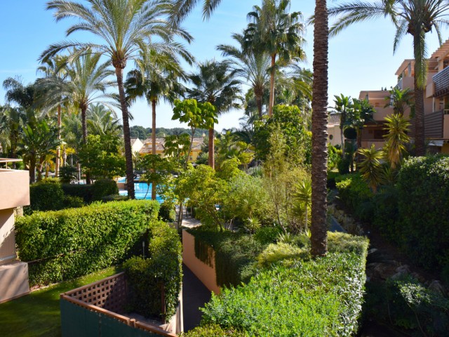 Apartamento con 3 Dormitorios  en Río Real