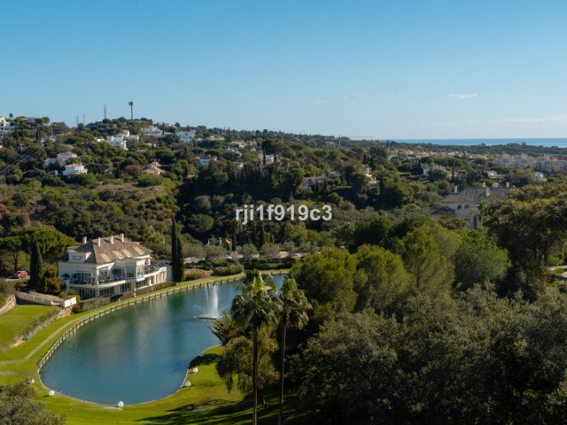 Apartamento con 3 Dormitorios  en Elviria