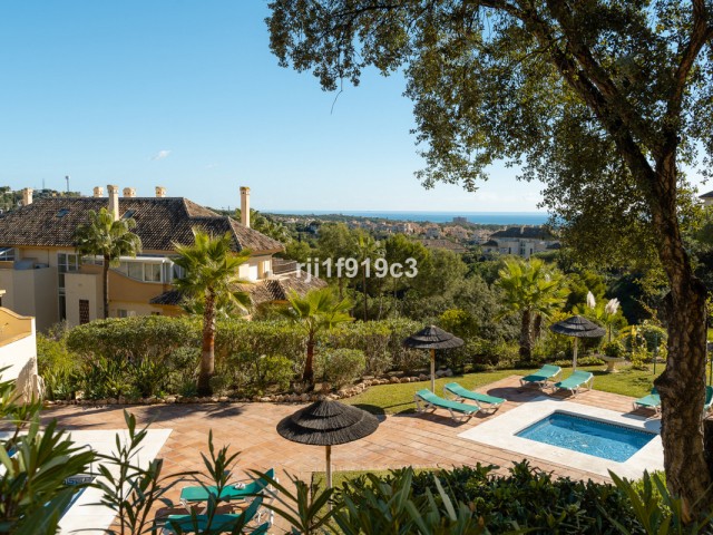 Apartamento con 3 Dormitorios  en Elviria