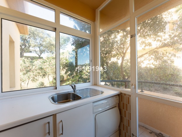 3 Bedrooms Apartment in Elviria