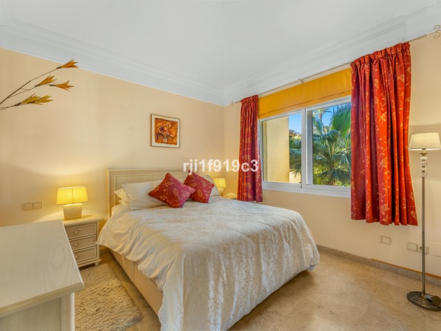 Apartamento con 3 Dormitorios  en Elviria