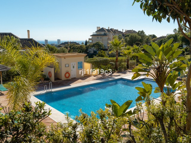 Apartamento con 3 Dormitorios  en Elviria