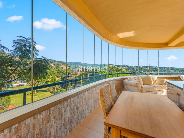 Apartamento con 3 Dormitorios  en Elviria