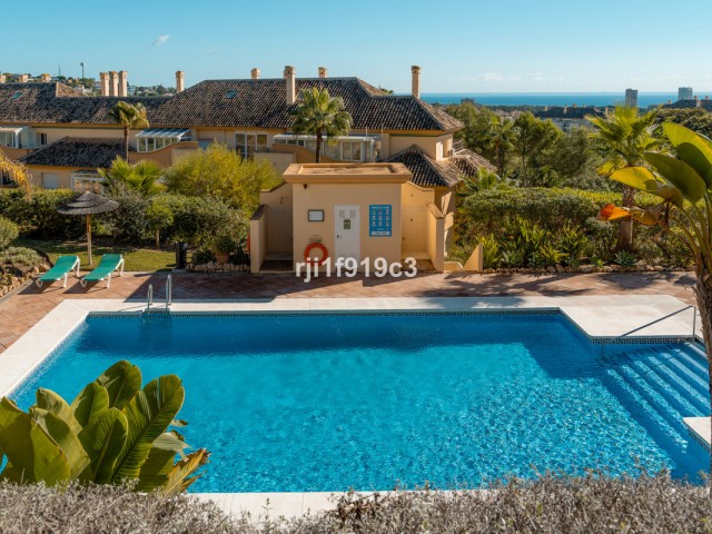 Apartamento con 3 Dormitorios  en Elviria