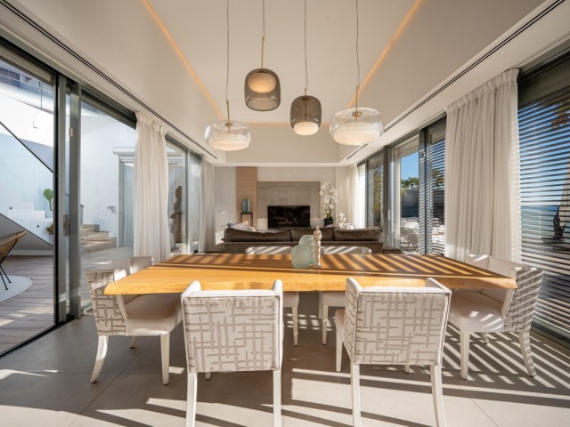 4 Bedrooms Villa in Estepona