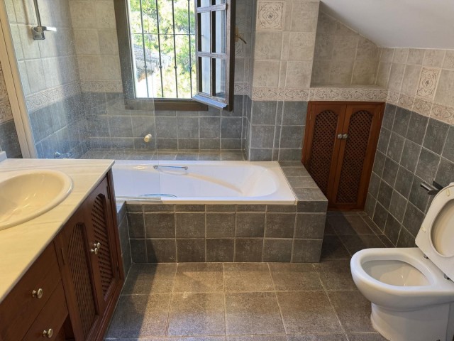 4 Schlafzimmer Reihenhaus in Marbella