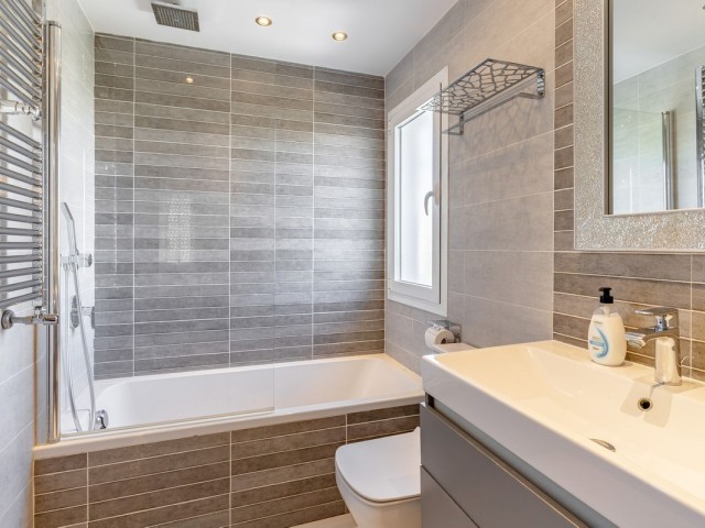 5 Bedrooms Villa in Estepona