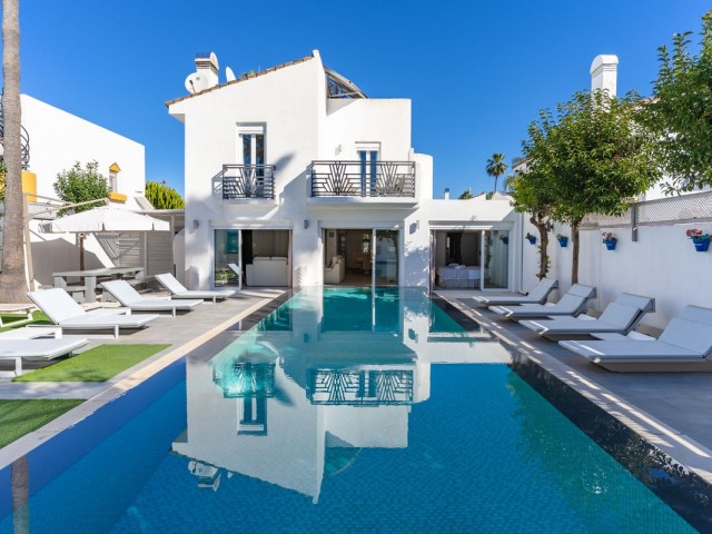5 Bedrooms Villa in Estepona