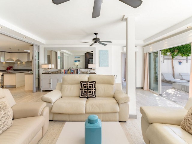 5 Bedrooms Villa in Estepona