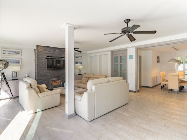 5 Bedrooms Villa in Estepona