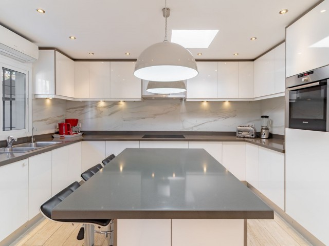 5 Bedrooms Villa in Estepona