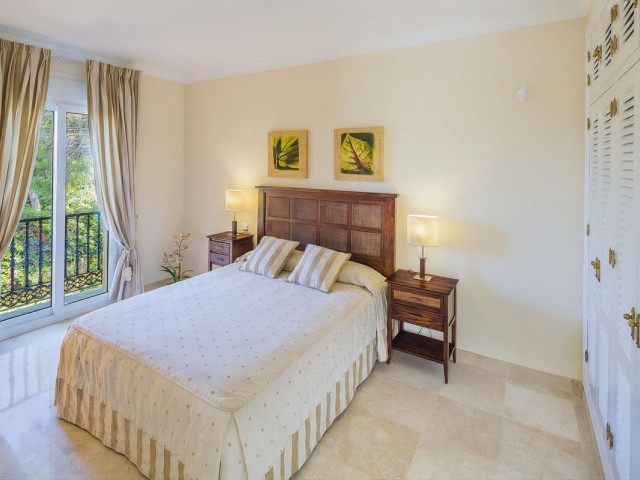 Villa con 4 Dormitorios  en Elviria