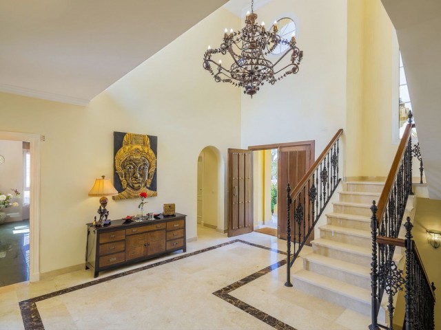 4 Bedrooms Villa in Elviria