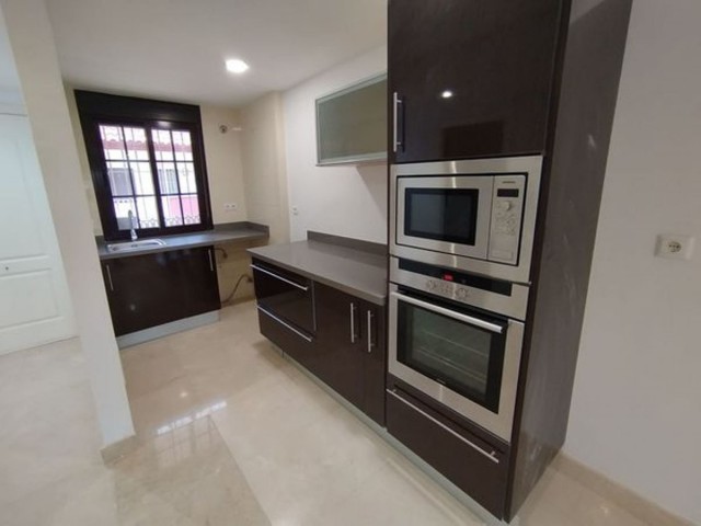 Apartamento con 4 Dormitorios  en Benalmadena Costa