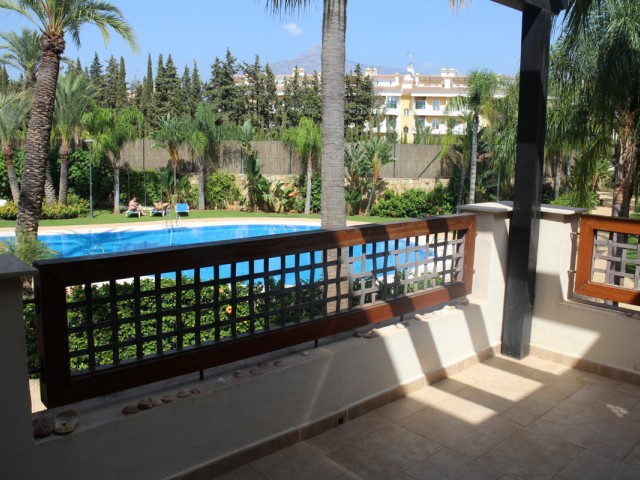 2 Bedrooms Apartment in Nueva Andalucía
