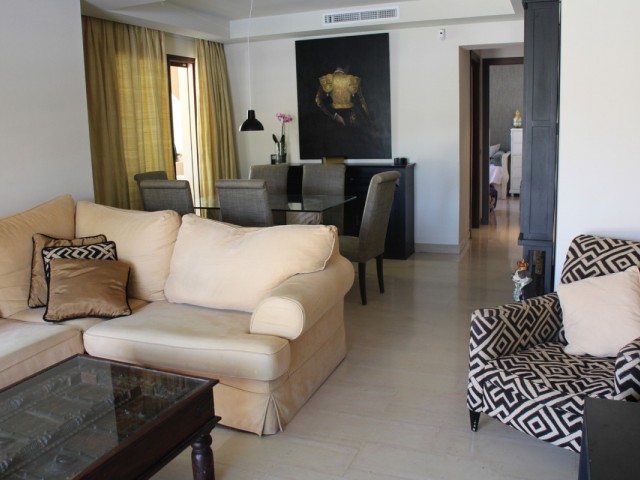 2 Bedrooms Apartment in Nueva Andalucía