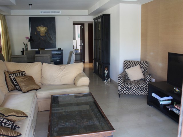 2 Bedrooms Apartment in Nueva Andalucía