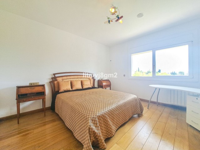 5 Bedrooms Villa in Benahavís