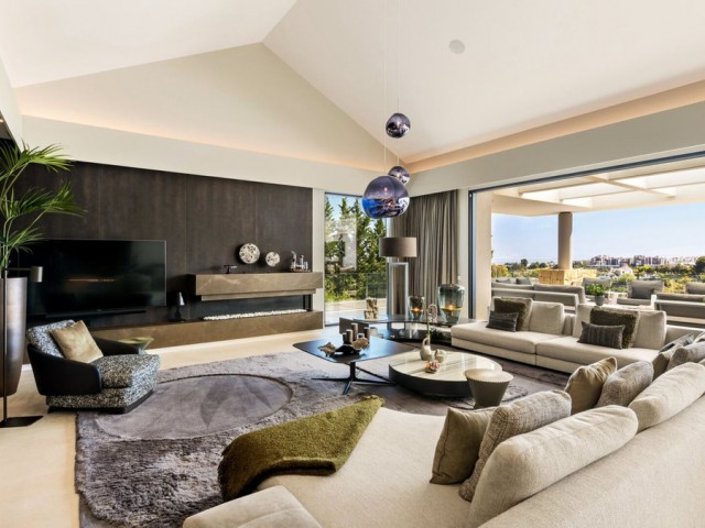 5 Bedrooms Villa in Benahavís