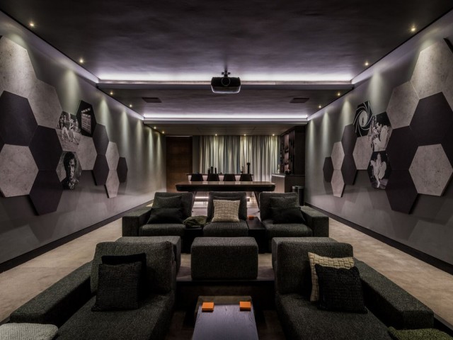 5 Bedrooms Villa in Benahavís