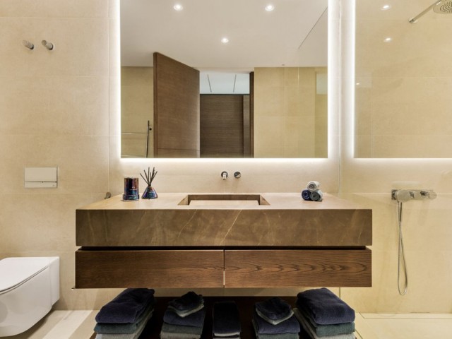 5 Bedrooms Villa in Benahavís