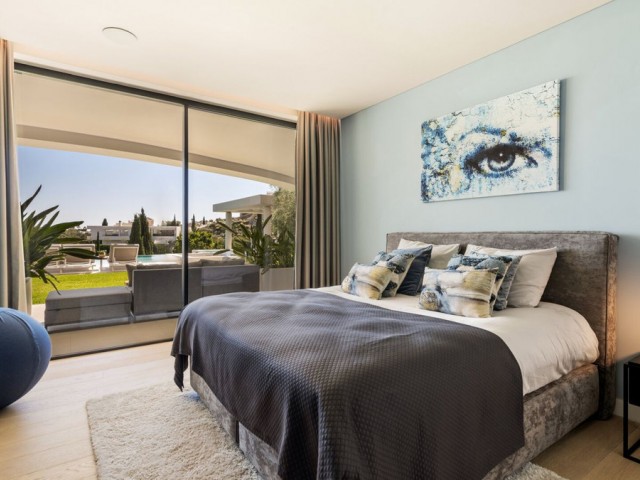 5 Bedrooms Villa in Benahavís