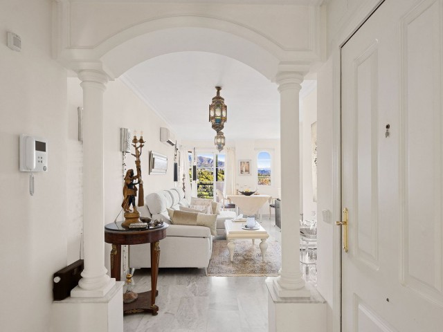 2 Bedrooms Apartment in Nueva Andalucía