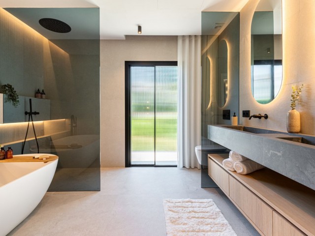 4 Bedrooms Villa in Nueva Andalucía