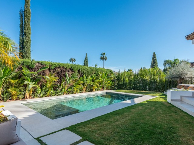 Villa con 4 Dormitorios  en Nueva Andalucía