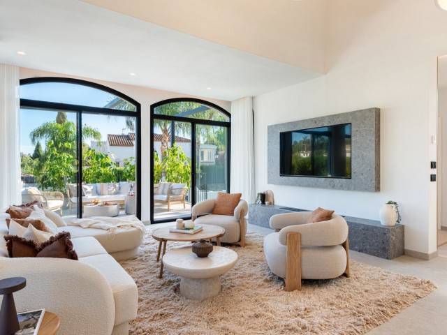 Villa con 4 Dormitorios  en Nueva Andalucía