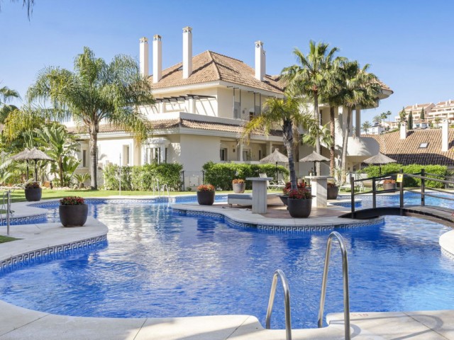 2 Bedrooms Apartment in Nueva Andalucía