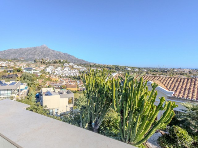 4 Bedrooms Townhouse in Nueva Andalucía