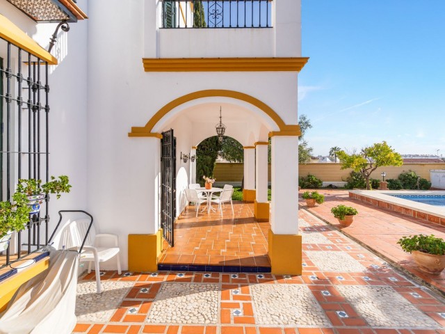 Villa con 5 Dormitorios  en Arroyo de la Miel