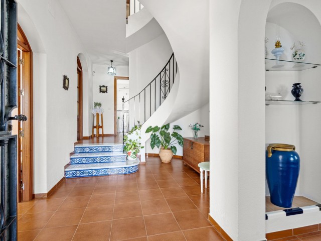 Villa con 5 Dormitorios  en Arroyo de la Miel