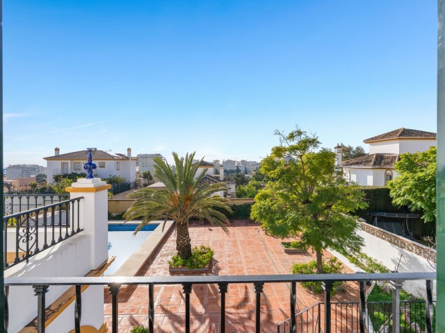 Villa con 5 Dormitorios  en Arroyo de la Miel