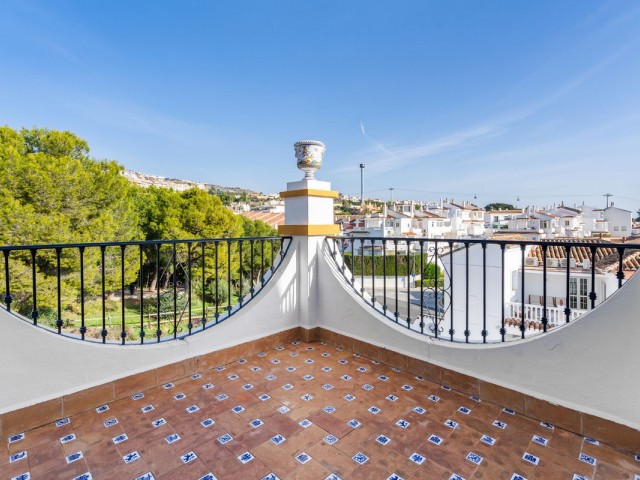 Villa con 5 Dormitorios  en Arroyo de la Miel