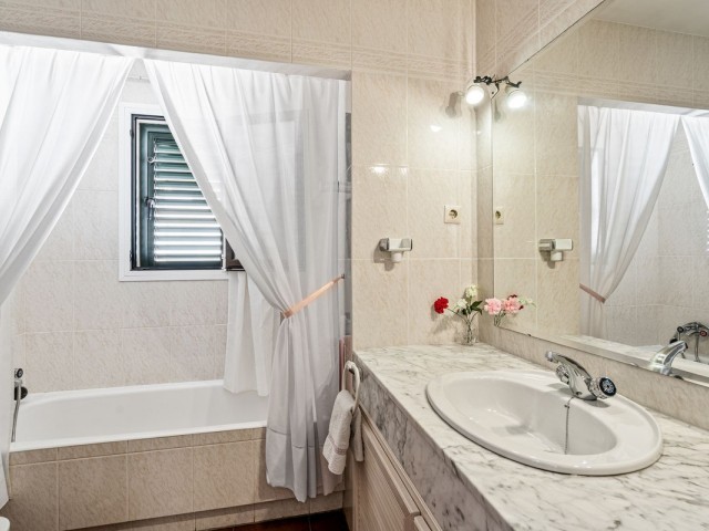 5 Soveroms Villa i Arroyo de la Miel