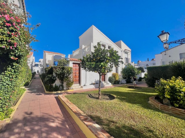 3 Bedrooms Townhouse in Estepona