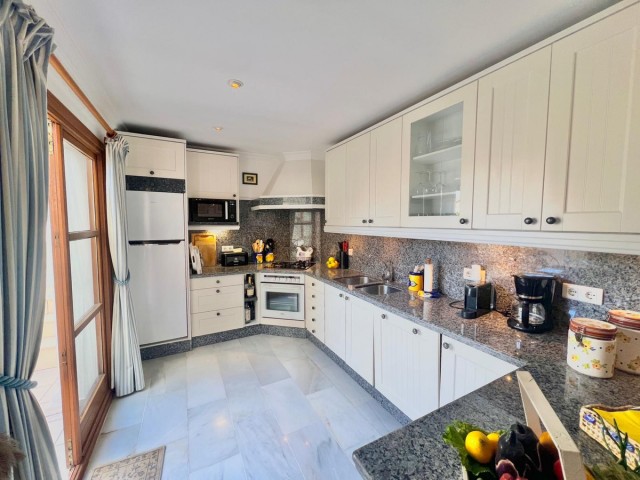 3 Bedrooms Townhouse in Estepona