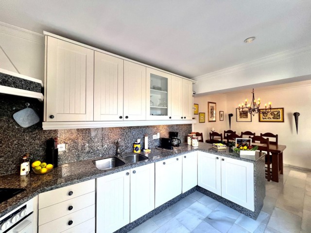 3 Bedrooms Townhouse in Estepona