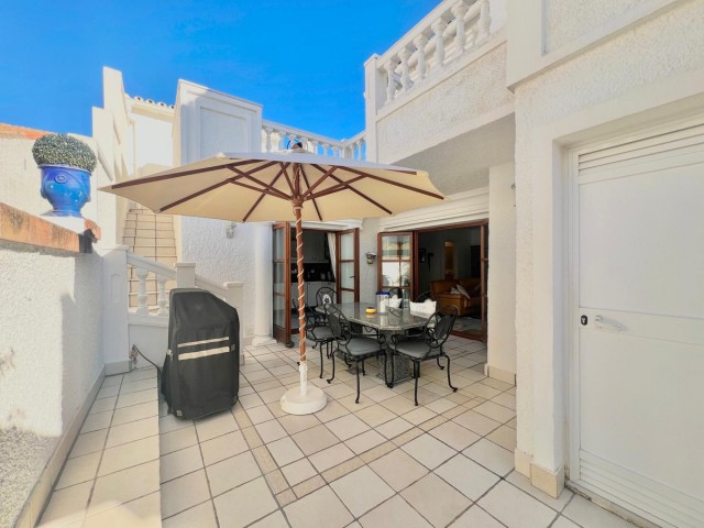 3 Bedrooms Townhouse in Estepona