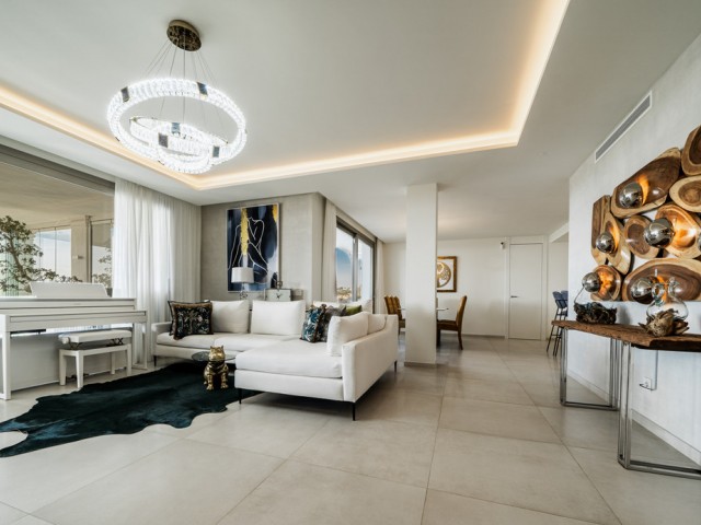 Apartamento con 7 Dormitorios  en Aloha