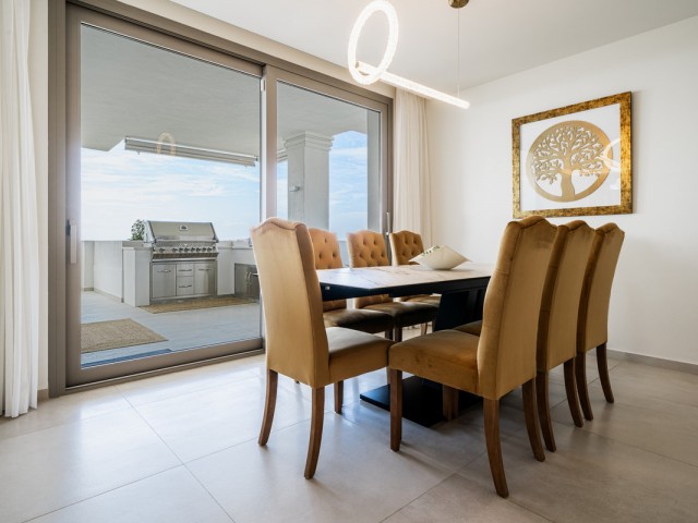 Apartamento con 7 Dormitorios  en Aloha