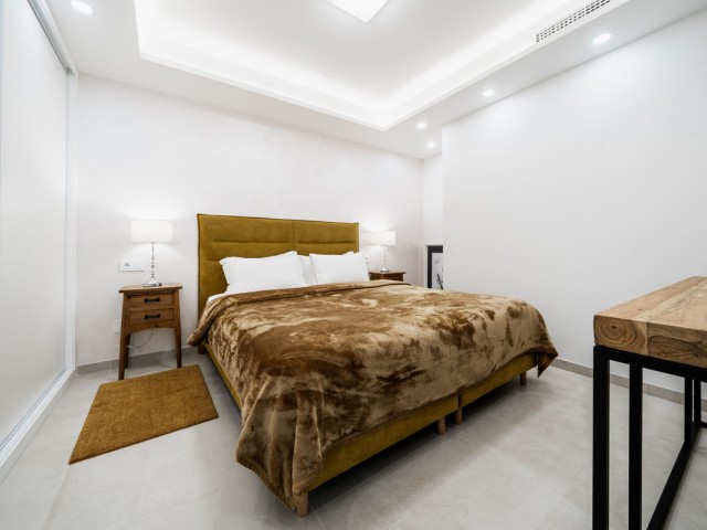 Apartamento con 7 Dormitorios  en Aloha