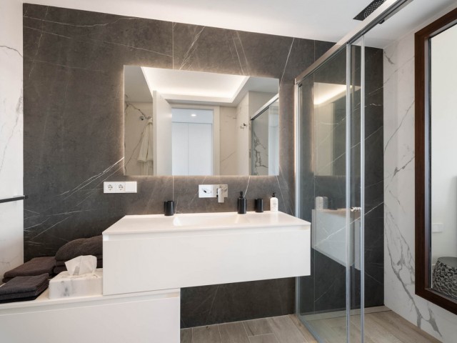 2 Bedrooms Apartment in Benahavís