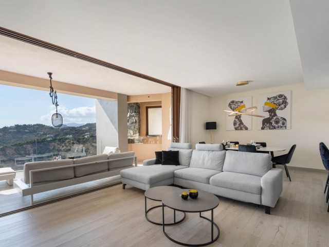 2 Bedrooms Apartment in Benahavís