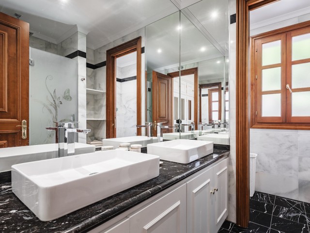 20 Bedrooms Villa in The Golden Mile