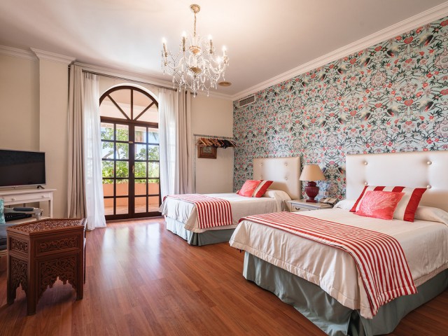 20 Bedrooms Villa in The Golden Mile