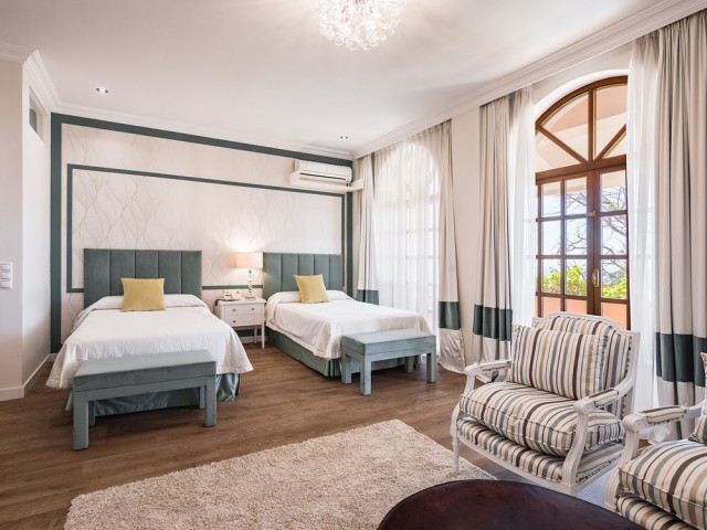 Villa avec 20 Chambres  à The Golden Mile