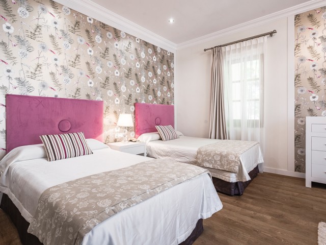 Villa avec 20 Chambres  à The Golden Mile